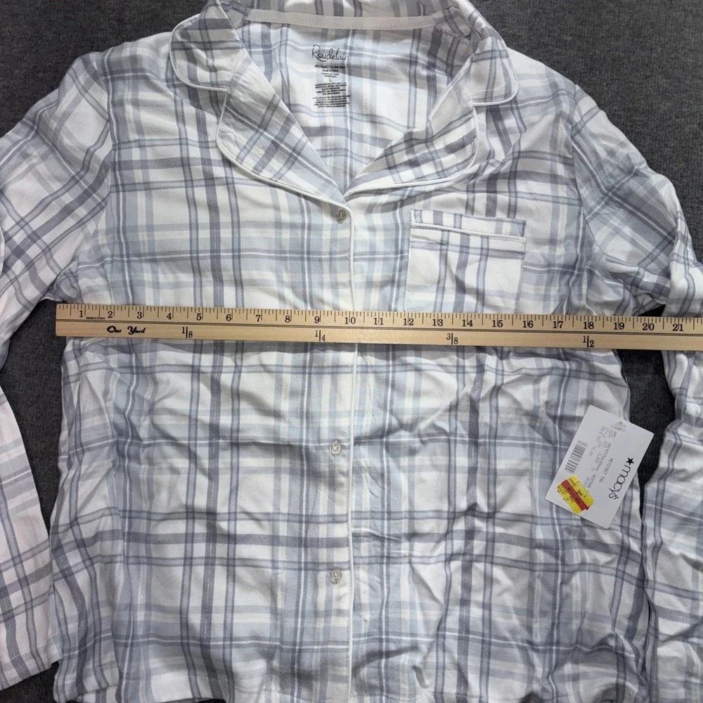 Women's button-down pajama top by Roudelain in a white and‎ gray plaid Large